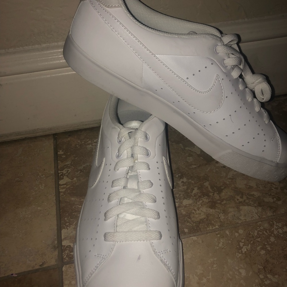 White nike in perfect condition